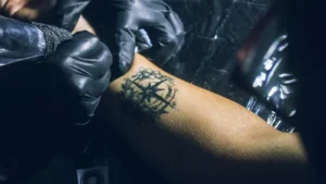 microrealismo vs fineline tatuaje: Microrealismo vs fineline: diferencias que nadie te cuenta antes de elegir